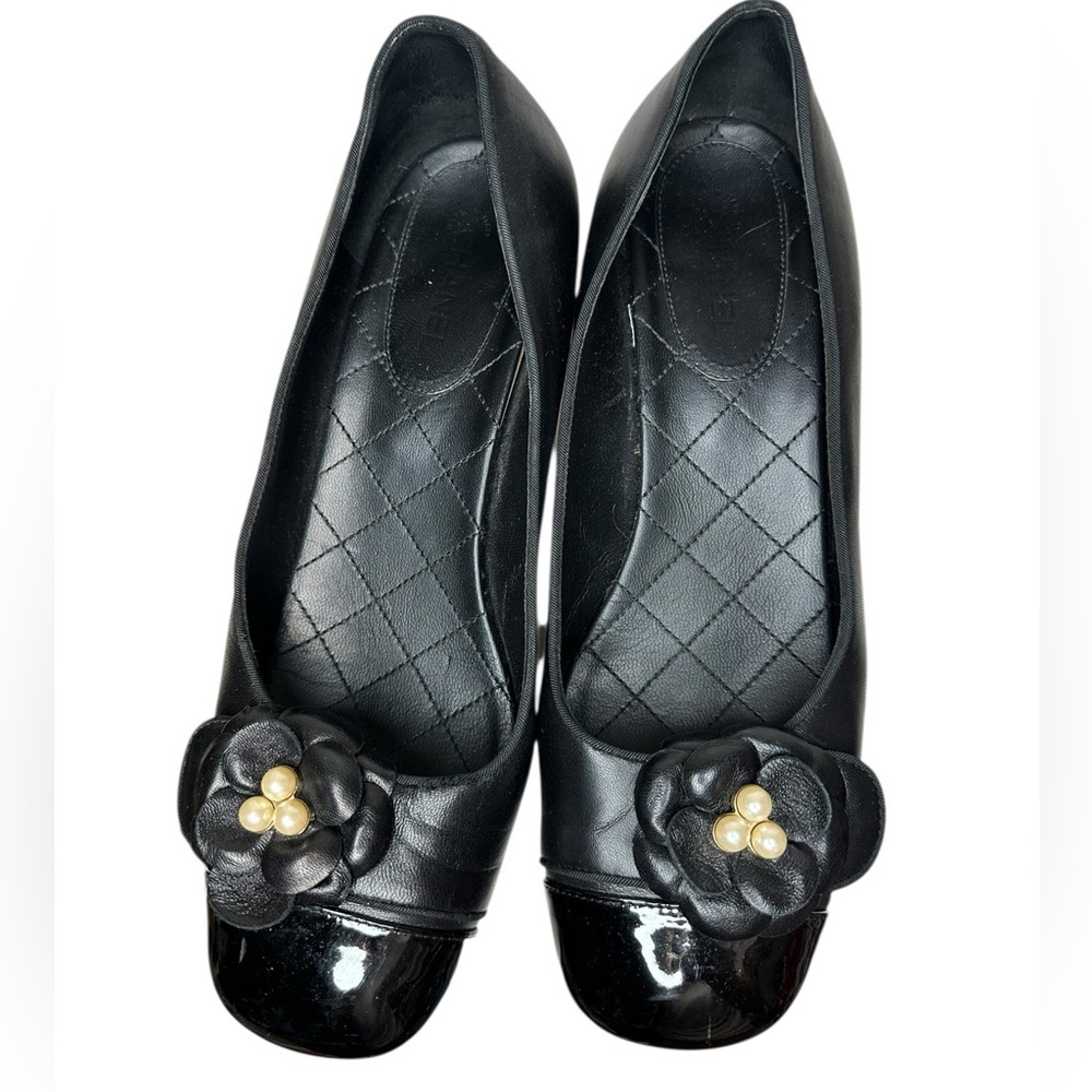 Chanel Camellia Pearl Block Heel Pumps 39 - Picture 8 of 12